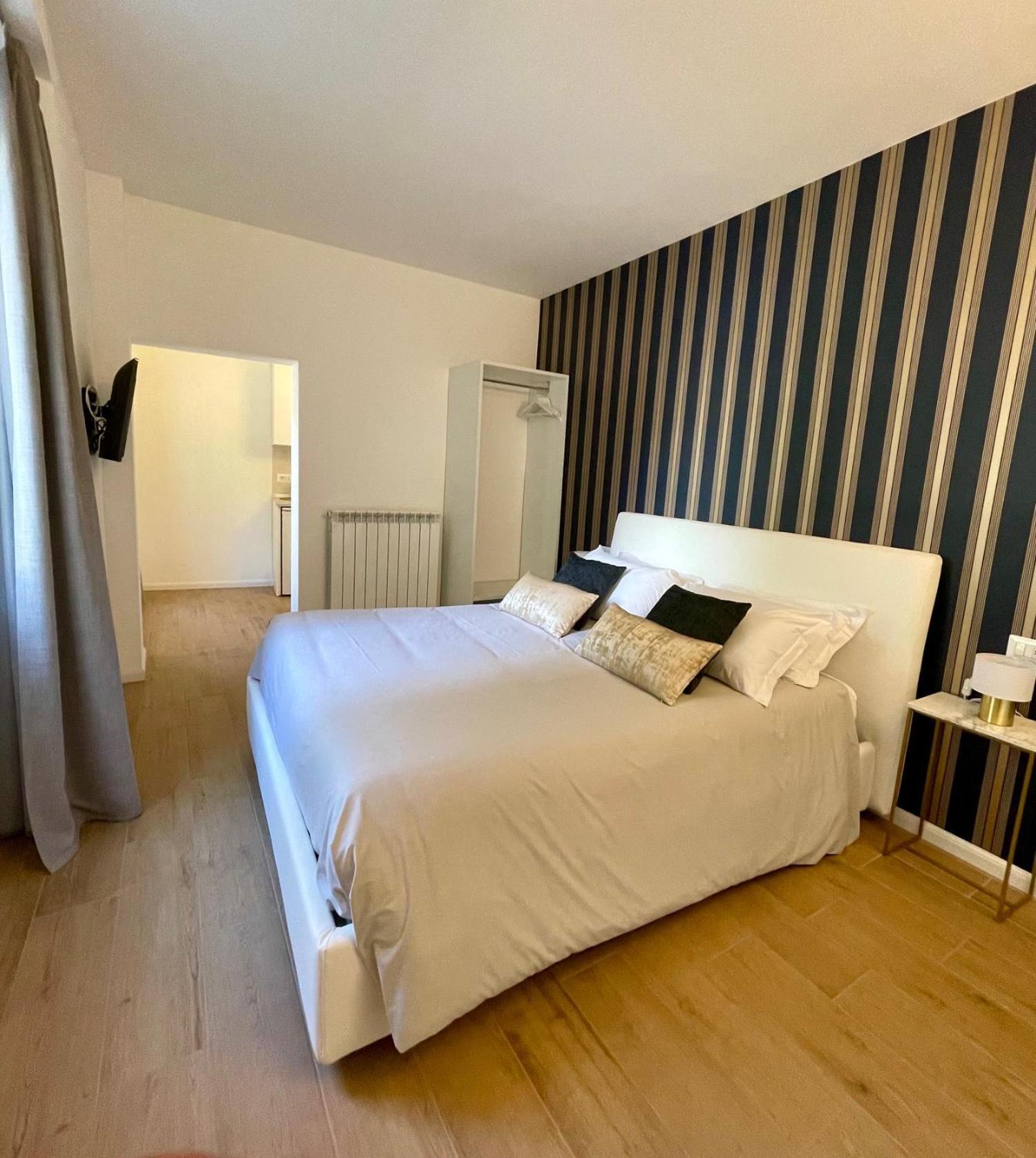 Hotel Baia Di Pare ヴァルマドレーラ エクステリア 写真