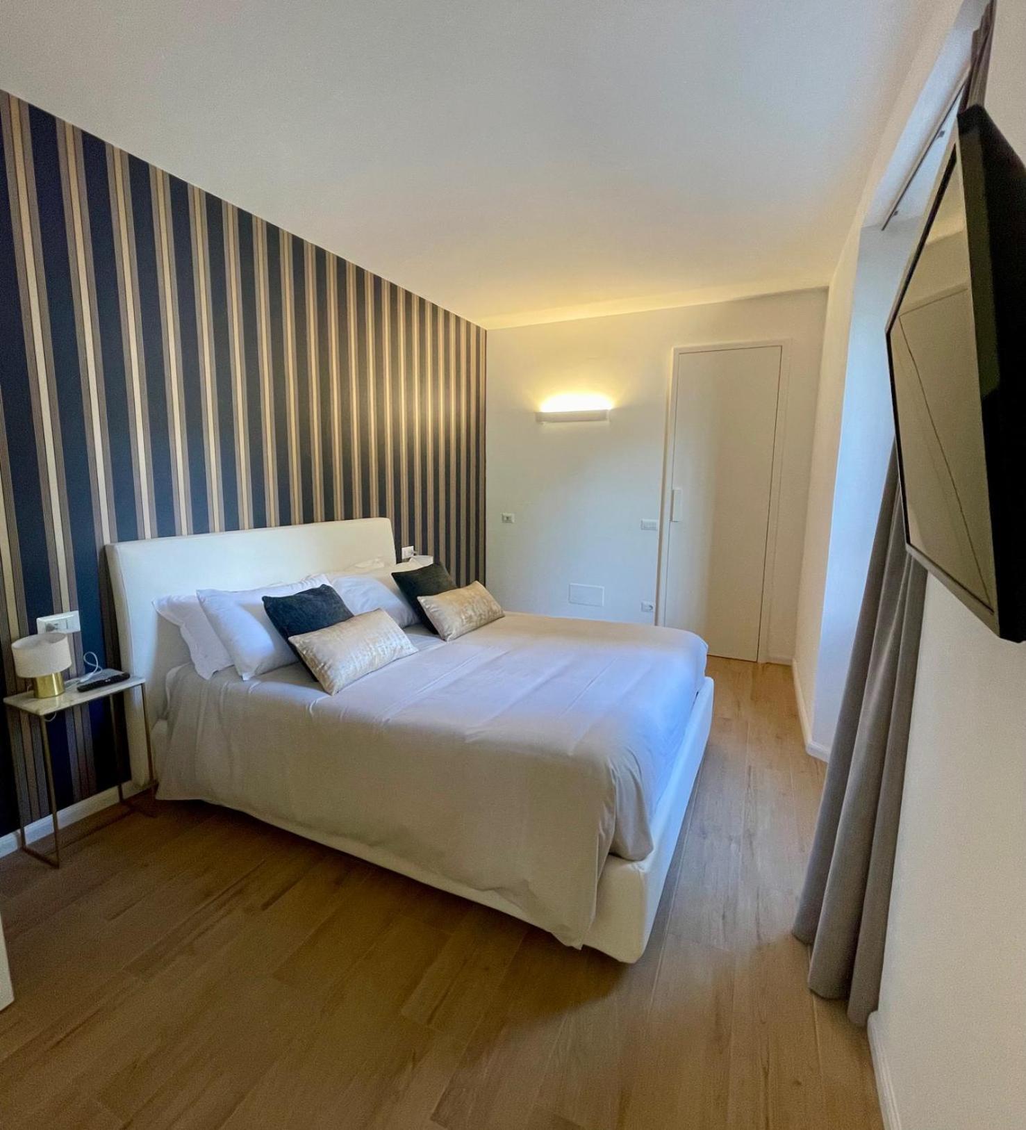 Hotel Baia Di Pare ヴァルマドレーラ エクステリア 写真